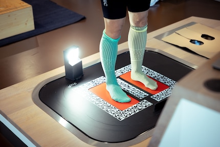 The first step is to determine whether my feet are symmetrical and how the pressure load affects them.