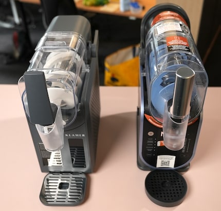 A sinistra la copia di Klamer, a destra l'originale di SharkNinja.