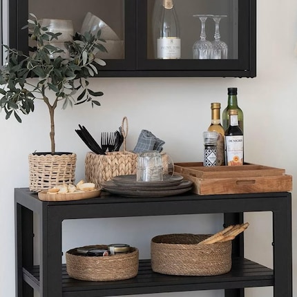 Dividers make it possible to organise your belongings and keep them upright.
