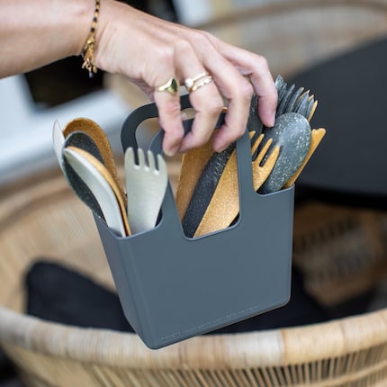 With kitchen utensil holders like these, your worktops will be spick and span in no time at all.
