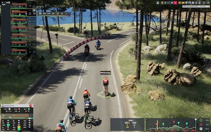 Siedo in testa al gruppo e faccio da apripista alla mia squadra per ridurre al minimo il vantaggio dei corridori in fuga.
