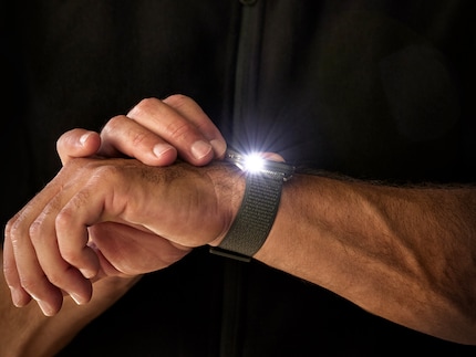 Smartwatch con torcia.