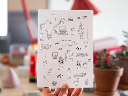 Di solito il tavolo è ordinato. Questi sono solo modelli per gli esercizi di disegno. Io sono ordinatissima. Davvero.