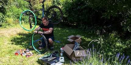 Stefan Hack di Trail Supply al lavoro.