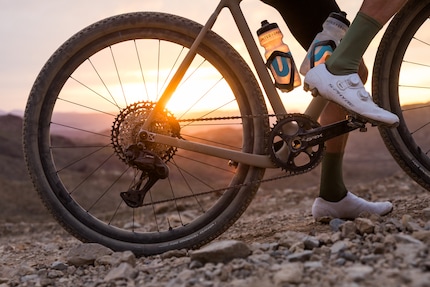 Il nuovo gruppo GRX per bici gravel di Shimano si affida all'elettronica e a un singolo ingranaggio.