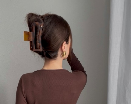 Fissa in modo affidabile anche i capelli lunghi e folti.
