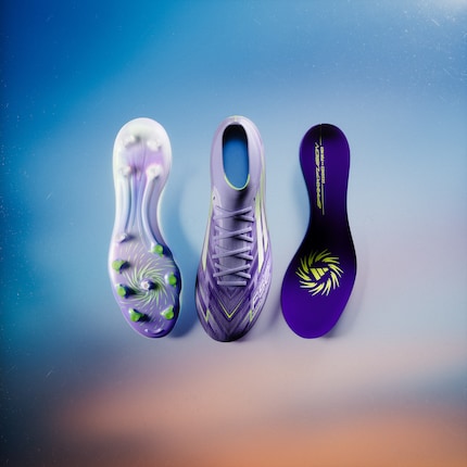 From the cleat constellation to the inner sole, the shoe has been adapted to women's feet.