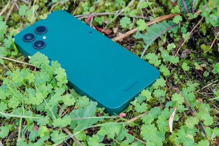 La scritta Fairphone si trova nella rientranza sul retro.