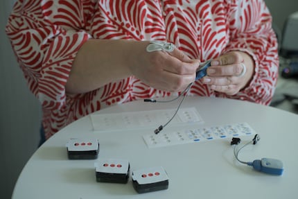 Agnès is preparing sensors that’ll be attached to volunteers’ bodies.