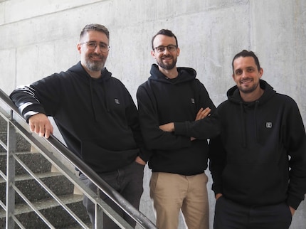 Three friends, one goal: cool puzzle boxes out of the 3D printer. Tom, Pascal and Roger are Keebox.
