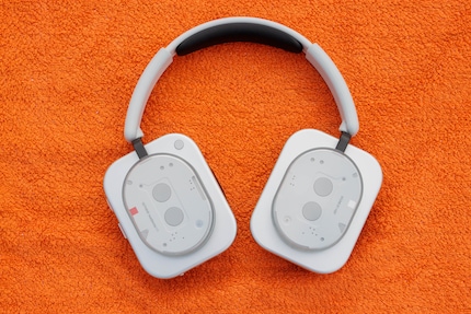 The earcups are raised in the middle.