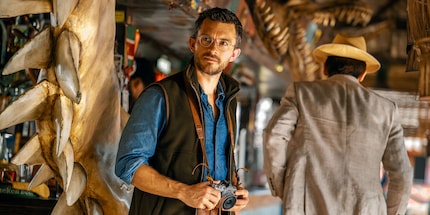 Che si tratti di un affascinante gentiluomo in «Bridgerton» o di un paleobiologo in «Jurassic World: Rebirth», Jonathan Bailey sta diventando una star di Hollywood.