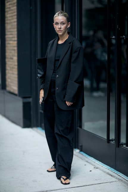 Il classico estivo si abbina perfettamente a look casual-eleganti.