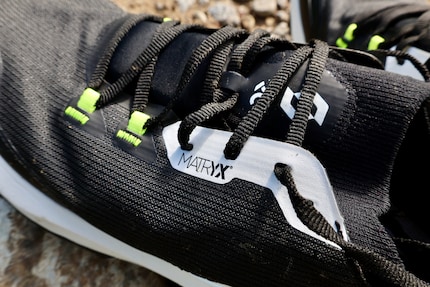 Il materiale Matryx è leggero, traspirante e sembra essere leggermente più elastico rispetto alle versioni di altri produttori.