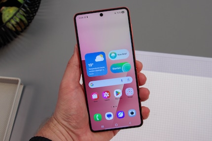 Quando è aperto, ha le dimensioni di uno smartphone tradizionale.
