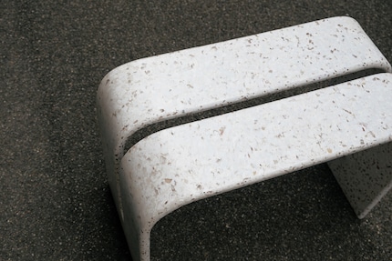 Fits perfectly in corners: Uto’s suitable for temporary arrangements or small rooms.