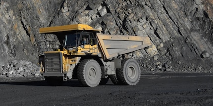 Il Komatsu HD605-7 è uno degli autocarri con cassone ribaltabile più piccoli.
