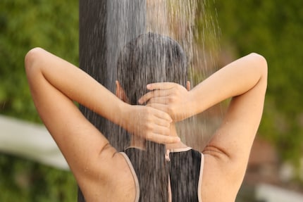 I've always found it easy to take a cold shower in summer at the lake, in the outdoor pool or by the sea. Imagining these situations before my morning ice shower helps me.