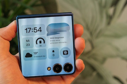 La pagina iniziale del display esterno è già piena di widget.