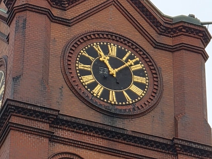 Tenfold digital zoom.