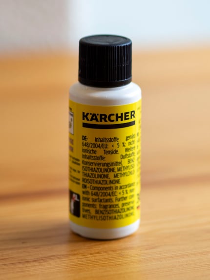 Il produttore raccomanda espressamente di utilizzare esclusivamente prodotti di pulizia e cura di propria produzione per gli apparecchi Kärcher.