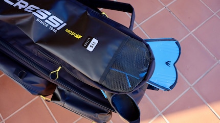 Le tasche esterne ventilate sono ideali per l'attrezzatura ancora umida come le pinne e le scarpette in neoprene.