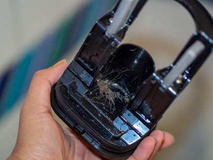 Rinsing individual parts with water is enough to remove most of the dirt.