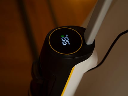 La batteria si scarica rapidamente, ma impiega molto tempo per ricaricarsi completamente.