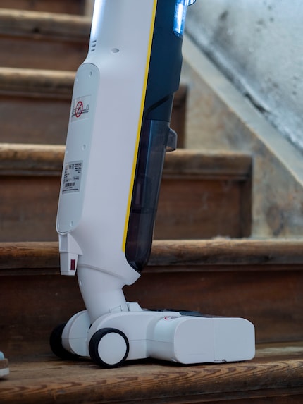 In stair mode, the FCV 4 also cleans in the vertical position.