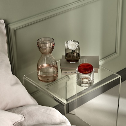 Semi-transparent, slightly shiny, with a touch of retro charm: the Ecrin collection