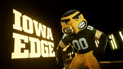 Adoro le piccole tradizioni universitarie. Questo è Herky the Hawk, la mascotte degli Iowa Hawkeyes. L'NFL e «Madden» non possono offrirmi questa atmosfera.