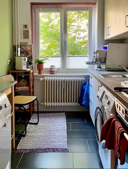 Ecco l'aspetto della mia cucina prima. Da questo guazzabuglio selvaggio di mobili deve nascere un look uniforme.