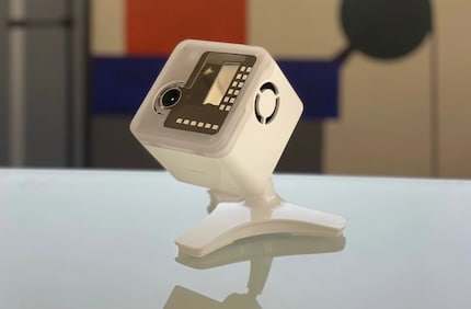 Ecco come si presenta «Iris» di Bzigo. Ma guai a te se una zanzara vola all'ombra dei sensori...