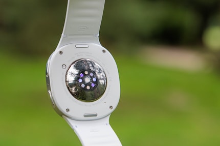I sensori sul retro del Galaxy Watch 8 registrano diversi dati.