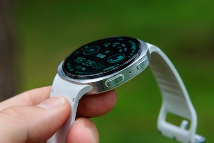 I due pulsanti di controllo si trovano sul lato destro dell'orologio.