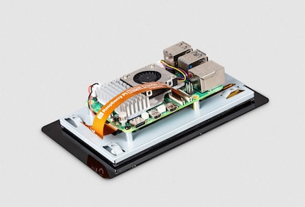 Collegamento alla porta DSI e ai pin GPIO.