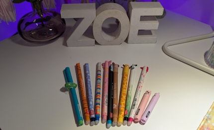 Le matite colorate con gli animali accompagnano Zoe fin dal suo primo giorno di scuola.