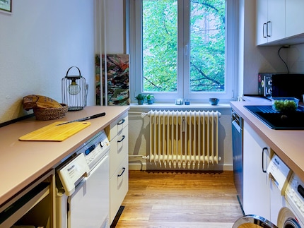 Il nuovo piano cucina è stato installato e verniciato da un artigiano, ma i lavoretti più piccoli li ho fatti io.