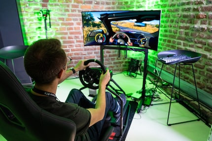 GeForce Now supporta ora anche altre periferiche, come i volanti Logitech.