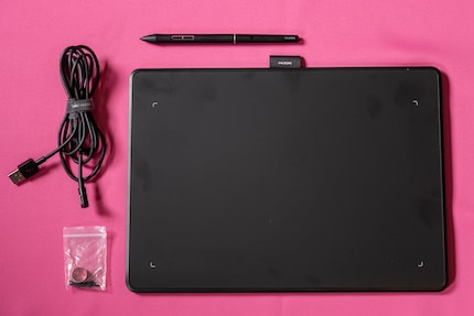 Huion’s device includes a stylus, replacement tips and a cable.