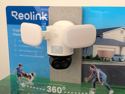 La nuova videocamera per proiettori di Reolink è la prima a ricevere le funzioni AI.