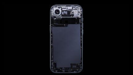 L'iPhone Air non ha più una scheda SIM nemmeno in Europa. Questo permette ad Apple di creare più spazio per la batteria. Si dice che la durata della batteria sia pari a quella dell'iPhone 16 Pro.