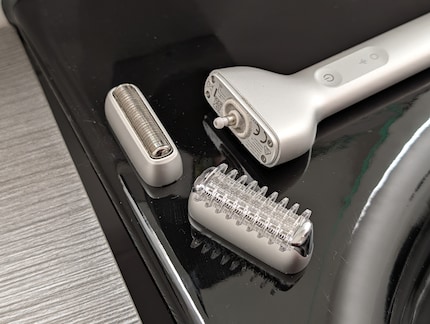 I pettini guida magnetici ti permettono di regolare la barba alla lunghezza desiderata.