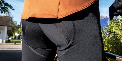 Il fondello dei pantaloni da bici ONE12 di SQlab ha solo cinque millimetri di spessore.