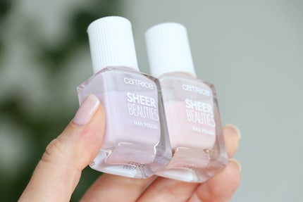 A sinistra «100 Lavender Whispers», a destra «40 Fluffy Cotton Candy».