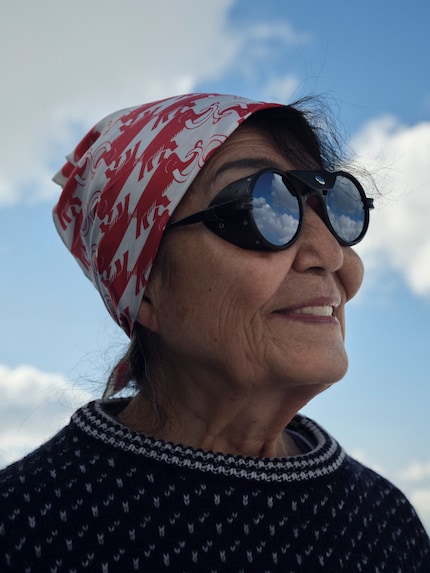 La pioniera giapponese dell'alpinismo Michiko Imai durante un servizio fotografico sulla parete nord dell'Eiger.