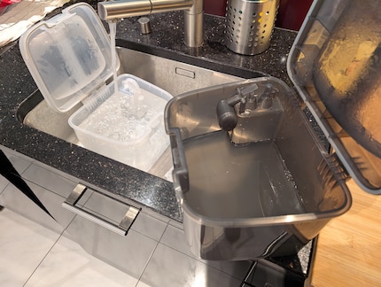 Nonostante i serbatoi grandi, devo rabboccare l'acqua pulita e svuotare quella sporca più spesso.