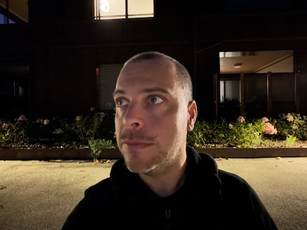 Faces remain realistic even in the dark, but the camera struggles when moving.