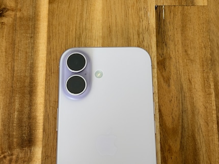 Neither the missing telephoto camera, nor the camera bump annoy me.