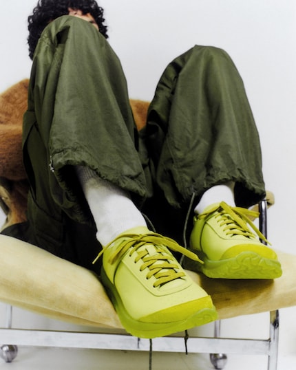 La Strödt è disponibile in verde lime, nero e bianco.